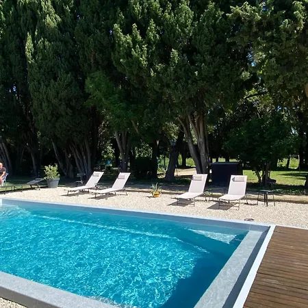 D'hotes Les Cypres De L'ile Bed & Breakfast Avignon